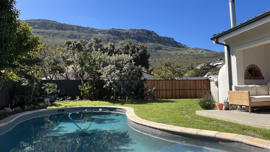 5 Bedroom Property for Sale in Clovelly Western Cape
